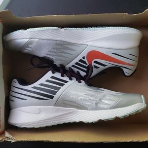 New Boy's Nike Star Runner SD Size 6Y